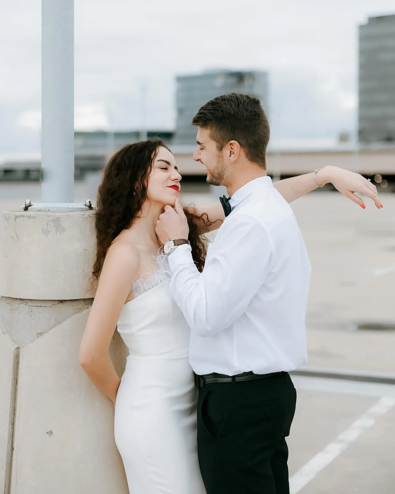 Casal em momento romântico